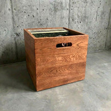 Laden Sie das Bild in den Galerie-Viewer, A Whole Lotta Rosewood (geölt) - 12 Zoll Eichenholz-Aufbewahrungsbox für Vinyl-Schallplatten